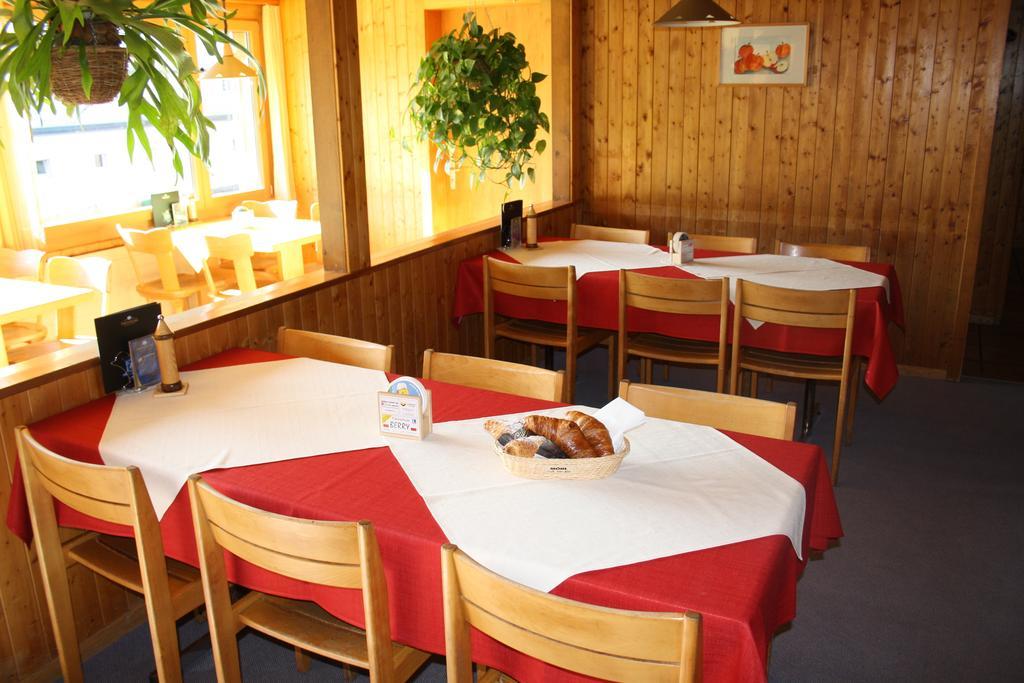 Sporti Grusch Hostel Exterior photo
